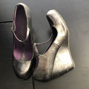 Blowfish metallic t-strap wedge, 10